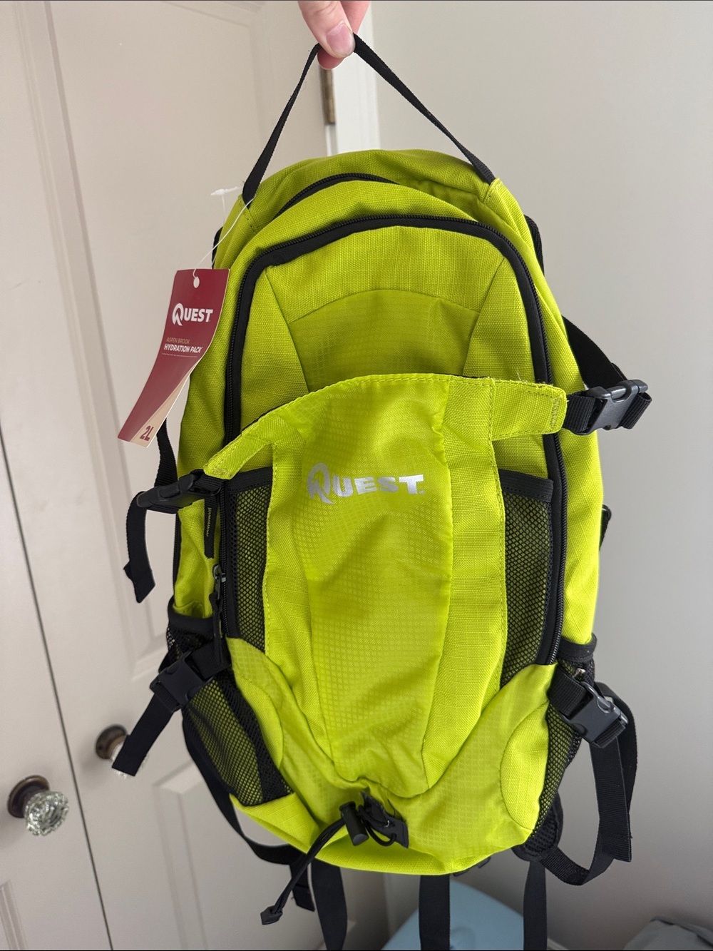 NWT Quest Aspen Brook Hydration Pack 2L